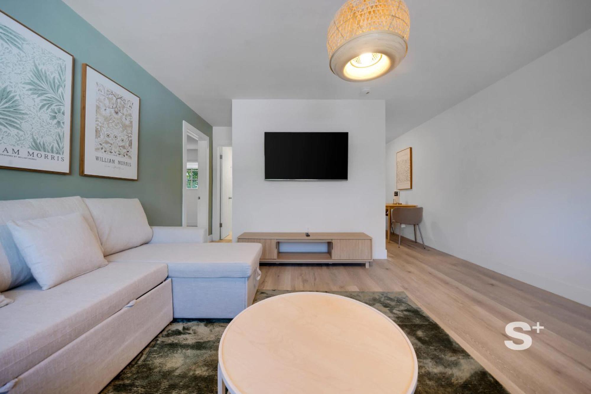 Stylish 1-br Urban Escape With Bbq, Garden & Gym