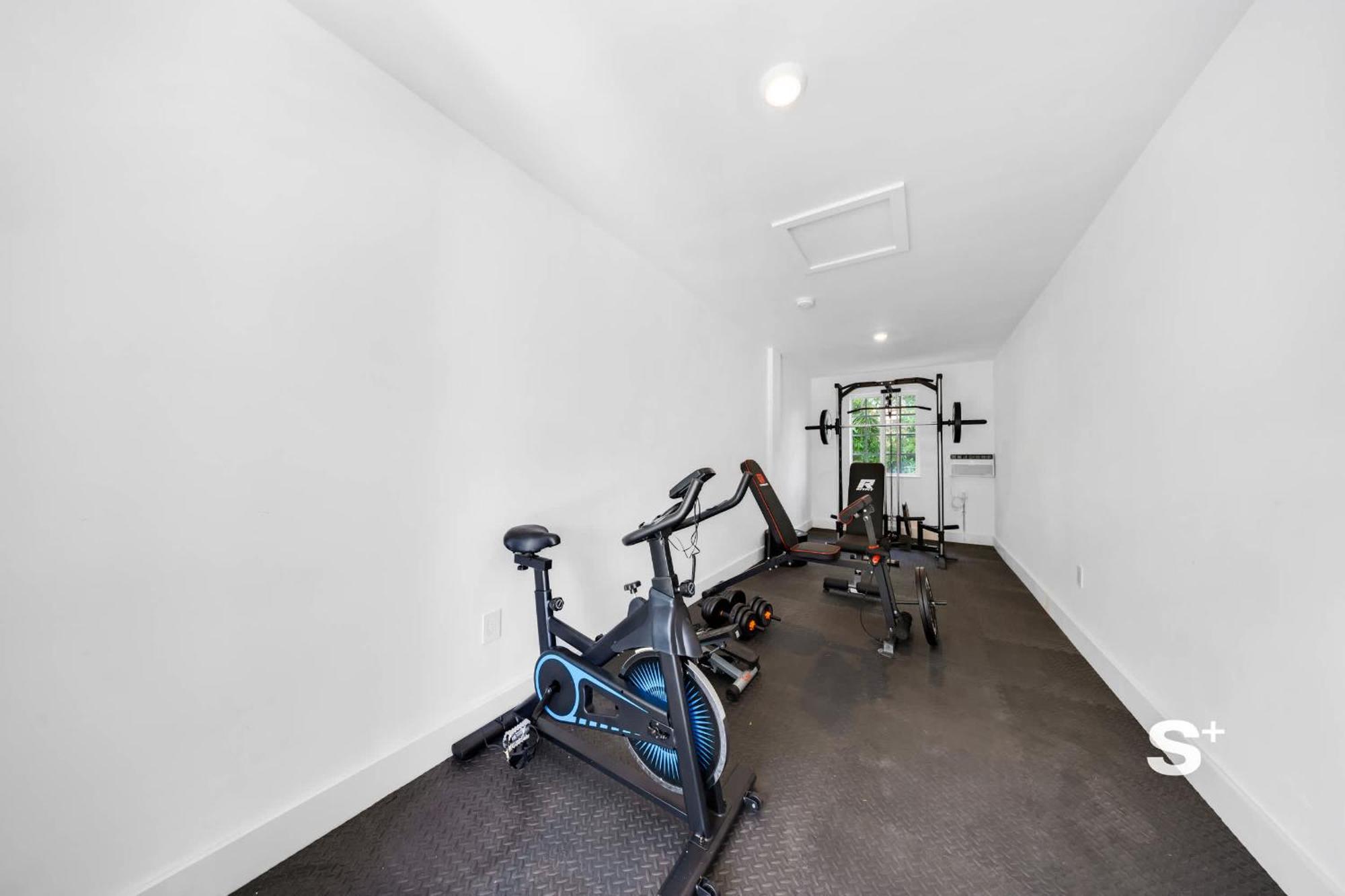Apartment Stylish 1-br Urban Escape With Bbq, Garden & Gym *